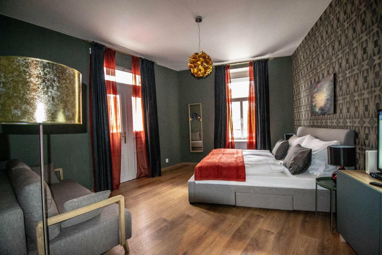 Ruterra Apartments By Cathedral Прага Экстерьер фото
